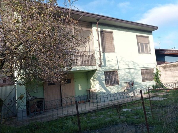 casa indipendente in vendita a Casalvolone
