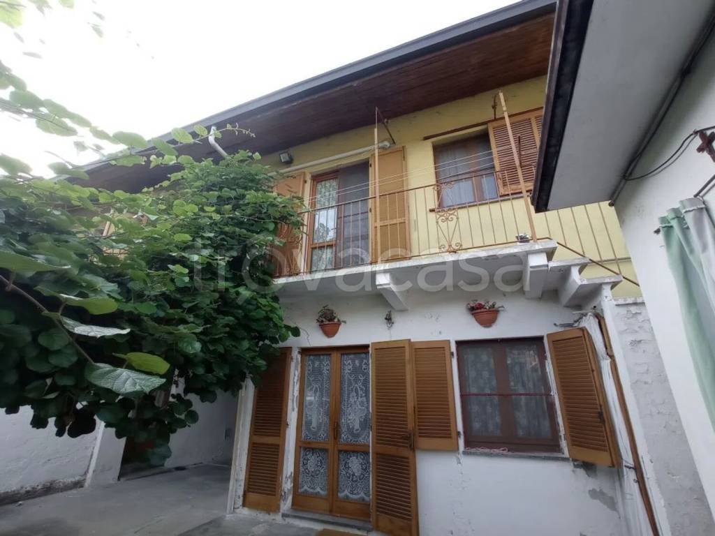 casa indipendente in vendita a Casalvolone