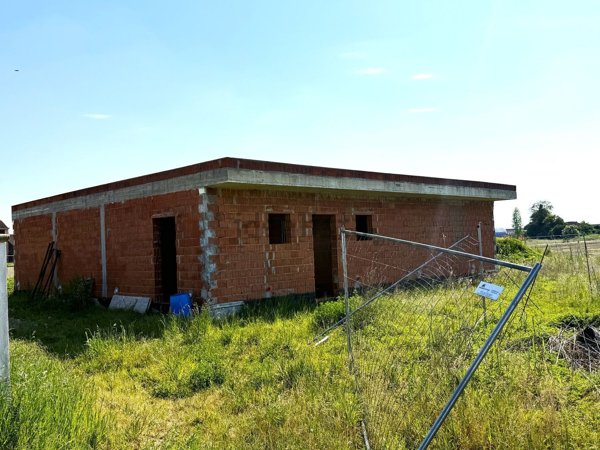 casa indipendente in vendita a Casalvolone