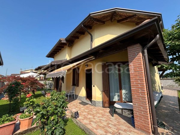 casa indipendente in vendita a Casalvolone