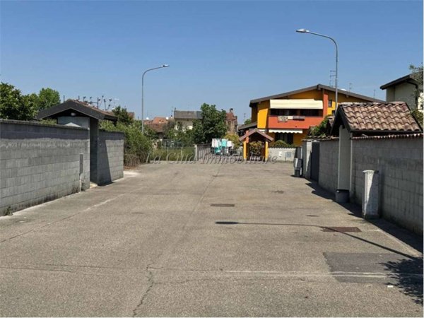 casa indipendente in vendita a Casalvolone