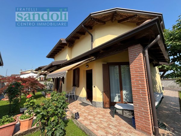 casa indipendente in vendita a Casalvolone