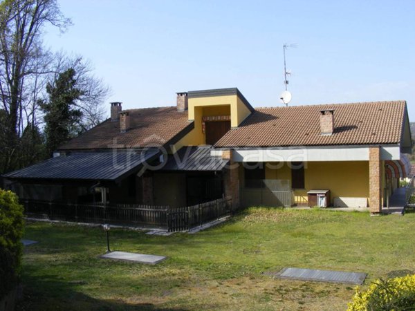casa indipendente in vendita a Castelletto sopra Ticino in zona Beati