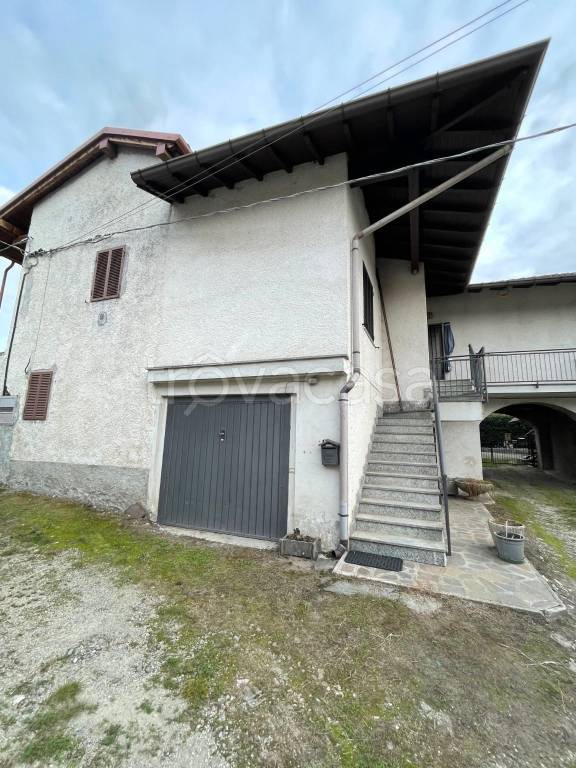 casa indipendente in vendita a Castelletto sopra Ticino in zona Valloni