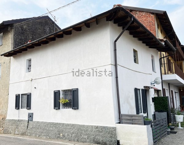 appartamento in vendita a Castelletto sopra Ticino in zona Glisente