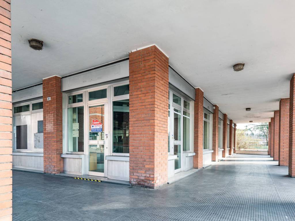 negozio in vendita a Castelletto sopra Ticino