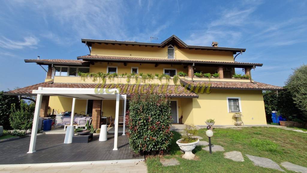 casa indipendente in vendita a Castelletto sopra Ticino