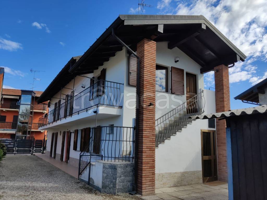 casa indipendente in vendita a Castelletto sopra Ticino in zona Aronco