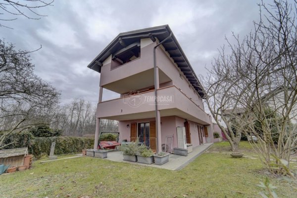 casa indipendente in vendita a Castelletto sopra Ticino