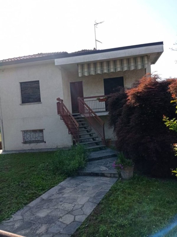 casa indipendente in vendita a Castelletto sopra Ticino