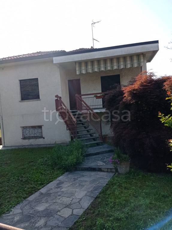 casa indipendente in vendita a Castelletto sopra Ticino