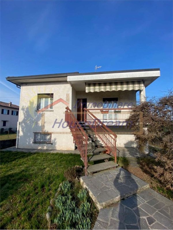 casa indipendente in vendita a Castelletto sopra Ticino