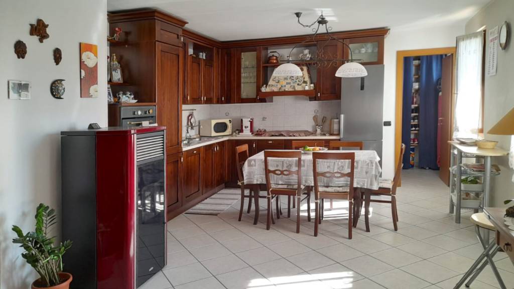 casa indipendente in vendita a Castelletto sopra Ticino in zona Aronco