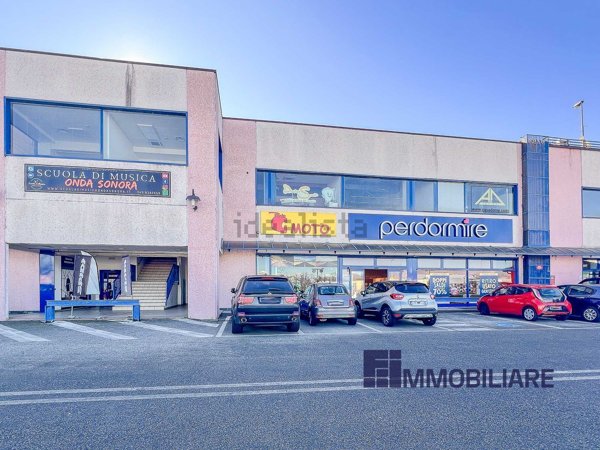 locale commerciale in vendita a Castelletto sopra Ticino