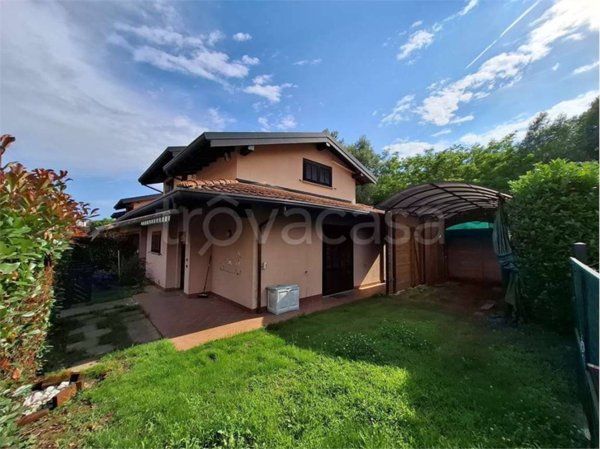 casa indipendente in vendita a Castelletto sopra Ticino