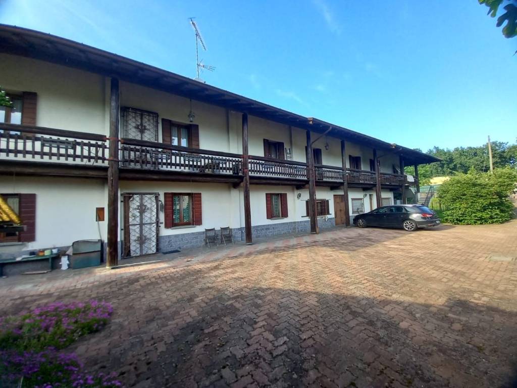 casa indipendente in vendita a Castelletto sopra Ticino