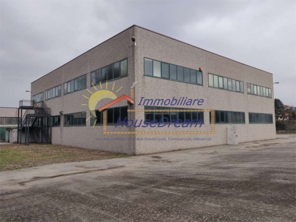 locale commerciale in vendita a Castelletto sopra Ticino