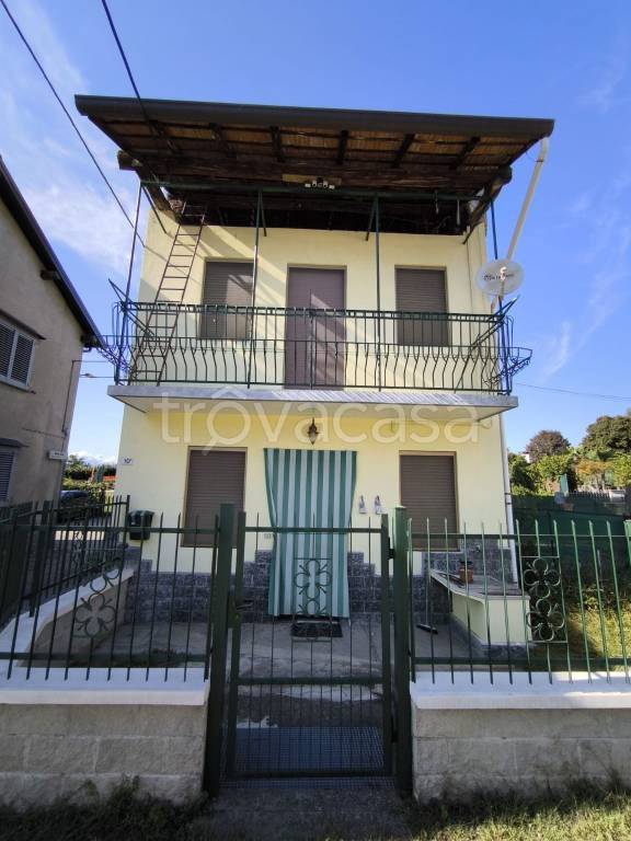 casa indipendente in vendita a Castelletto sopra Ticino