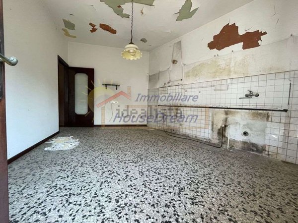 intera palazzina in vendita a Castelletto sopra Ticino