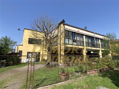 locale commerciale in vendita a Castelletto sopra Ticino