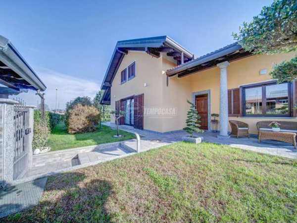 casa indipendente in vendita a Castelletto sopra Ticino