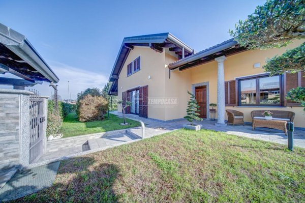 casa indipendente in vendita a Castelletto sopra Ticino