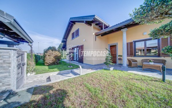 casa indipendente in vendita a Castelletto sopra Ticino