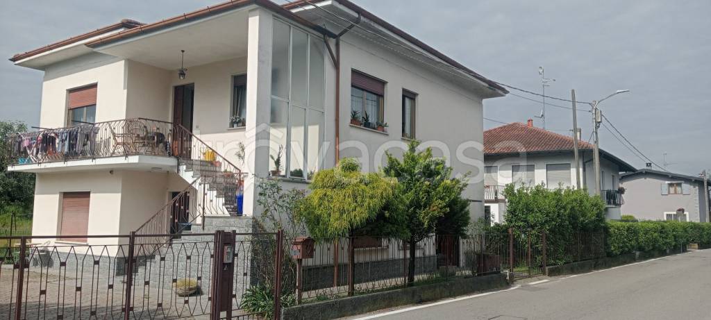 casa indipendente in vendita a Castelletto sopra Ticino in zona Aronco
