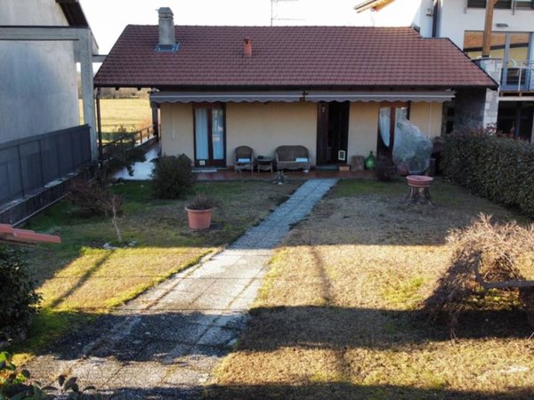 casa indipendente in vendita a Castelletto sopra Ticino