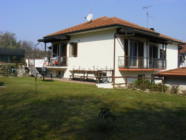 casa indipendente in vendita a Castelletto sopra Ticino