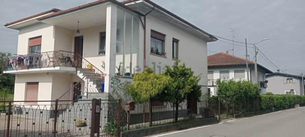 casa indipendente in vendita a Castelletto sopra Ticino