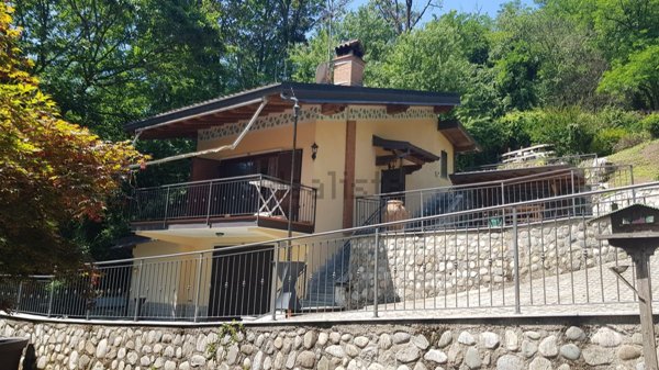 casa indipendente in vendita a Castelletto sopra Ticino