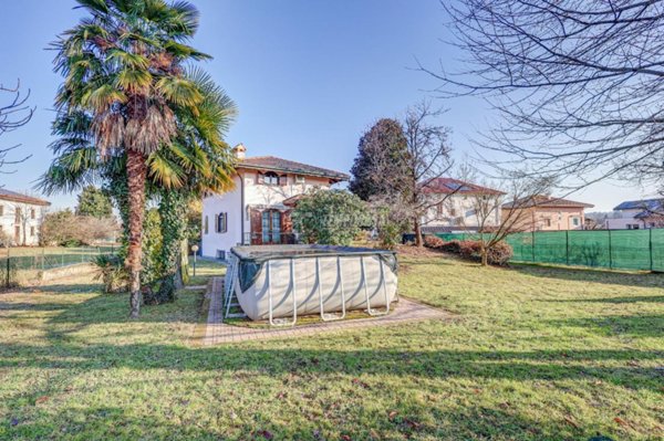 casa indipendente in vendita a Castelletto sopra Ticino