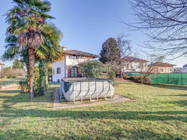 casa indipendente in vendita a Castelletto sopra Ticino