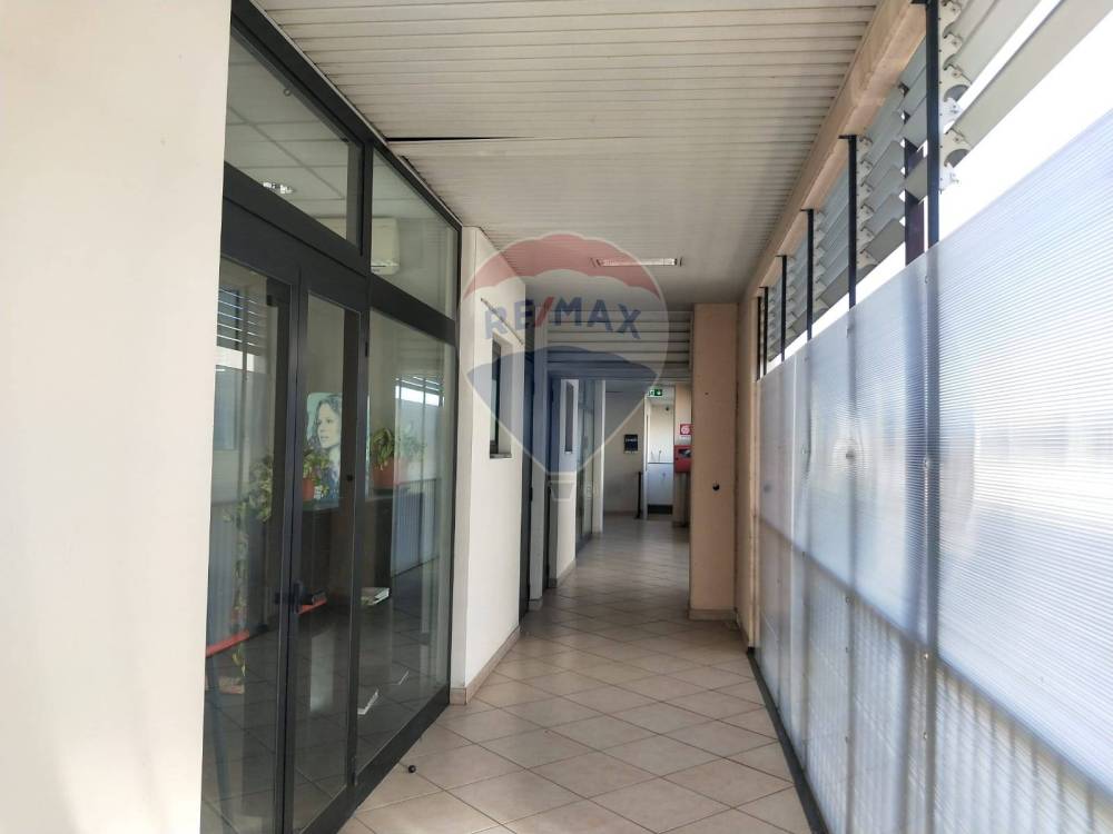 negozio in vendita a Castelletto sopra Ticino in zona Aronco