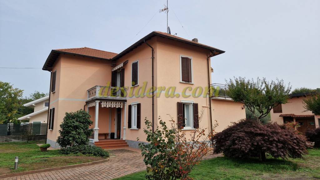 casa indipendente in vendita a Castelletto sopra Ticino