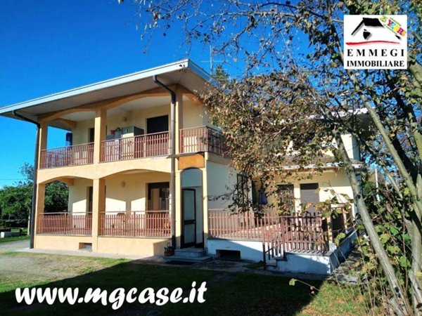 casa indipendente in vendita a Castelletto sopra Ticino