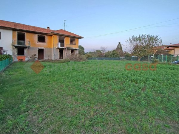 casa indipendente in vendita a Castelletto sopra Ticino in zona Glisente