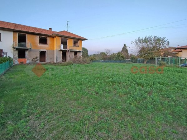 casa indipendente in vendita a Castelletto sopra Ticino in zona Glisente