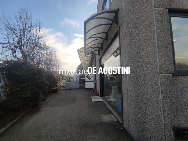 locale commerciale in vendita a Castelletto sopra Ticino