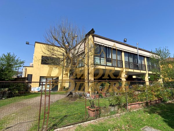 locale commerciale in vendita a Castelletto sopra Ticino