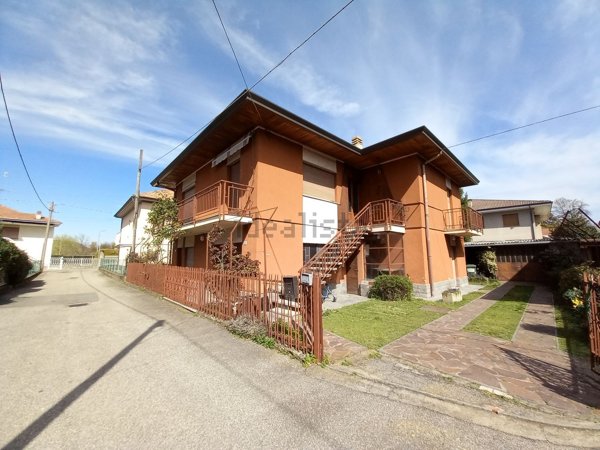 casa indipendente in vendita a Castelletto sopra Ticino