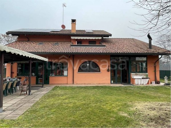 casa indipendente in vendita a Castelletto sopra Ticino