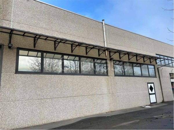 locale commerciale in vendita a Castelletto sopra Ticino