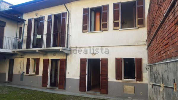 pentavano in vendita a Castelletto sopra Ticino