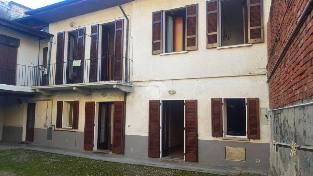 pentavano in vendita a Castelletto sopra Ticino