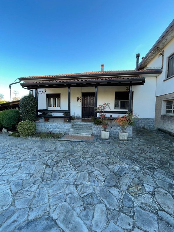 casa indipendente in vendita a Castelletto sopra Ticino