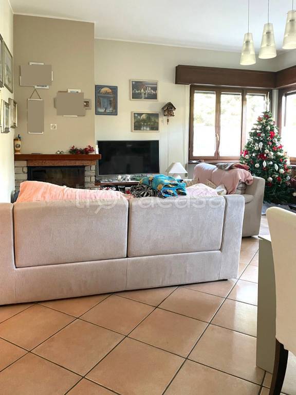 casa indipendente in vendita a Castelletto sopra Ticino