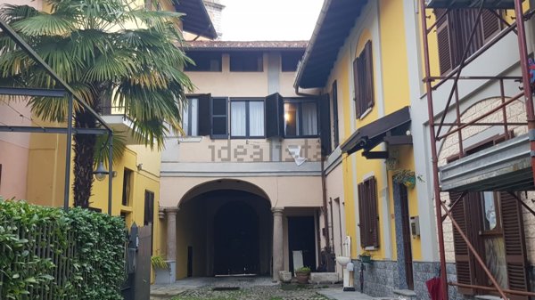 pentavano in vendita a Castelletto sopra Ticino