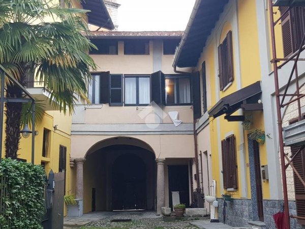 pentavano in vendita a Castelletto sopra Ticino